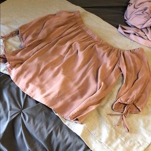 Off the shoulders-blouse